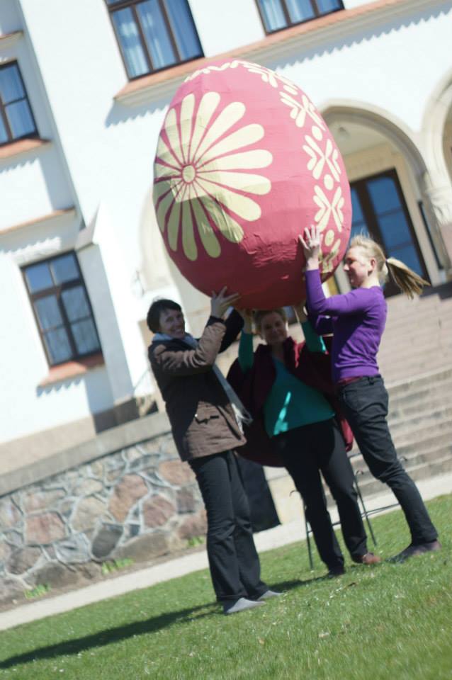 Margutis papuošė Rokiškio krašto muziejaus kiemą. Krašto muziejaus archyvo nuotr. Margutis papuošė Rokiškio krašto muziejaus kiemą. Krašto muziejaus archyvo nuotr.