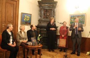 Žemietės tapytojos paroda Parodos atidarymo akimirka. Rokiškio krašto muziejaus archyvo nuotr.