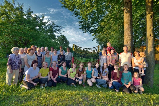 Kazliškėnai giedojo Lietuvos himną. V. Stumbrio nuotr. Kazliškėnai giedojo Lietuvos himną. V. Stumbrio nuotr.