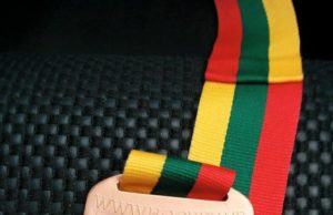 Čempionato medaliai - Juodupės žaidėjų rankose. Hockey.lt nuotr.