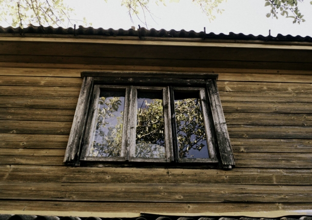 Slėptuvėje po langu rasti dokumentai. N. Slesariūno nuotr. Slėptuvėje po langu rasti dokumentai. N. Slesariūno nuotr.