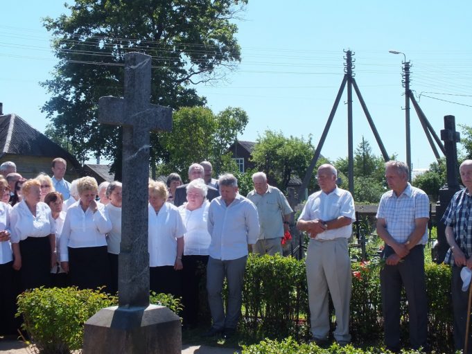 A.Gudonis (dešinėje) su jaunystės draugu, rokiškiėnu ir gydytojo A.Gudonio pagerbimo renginio iniciatoriumi Jonu Diržiu.