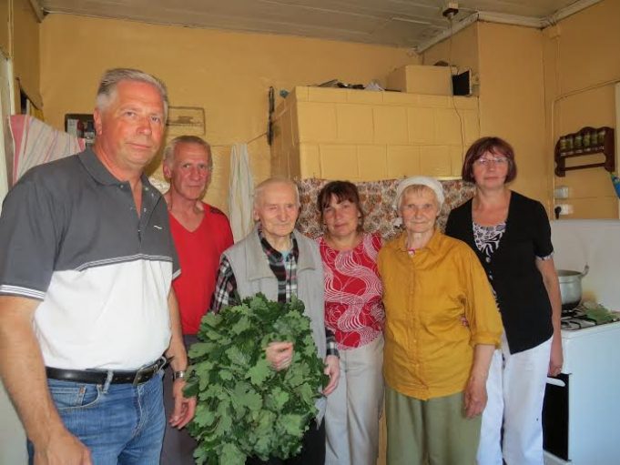 Sveikinimai vyriausiam Sriubiškių apylinkės Jonui Sanvaičiui.