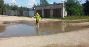 Taikos gatvėje - didžiulės balos. Asmeninio archyvo nuotr.