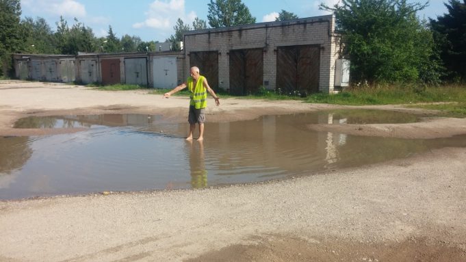 Taikos gatvėje - didžiulės balos. Asmeninio archyvo nuotr.