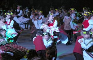 Rokiškio choreografijos mokyklos šokėjai dalyvavo liepos 9-ąją vykusiame ansamblių vakare. Arūno Skardžiaus nuotr.