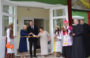 Panemunėlyje atidarytas daraktoriaus, kunigo Jono Katelės muziejus. Atidarymo akimirka. A.Minkevičienės nuotr.