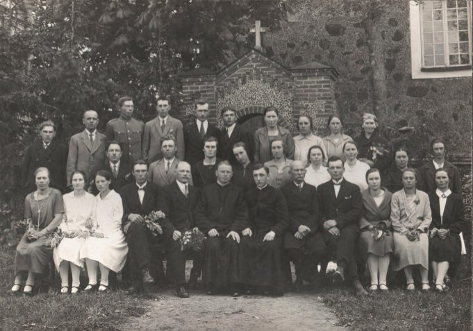 Katalikų jaunimo draugijos Subatės skyrius. Fotografuota 1929 m. birželio 10 d. 