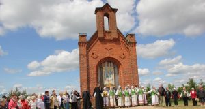 Prie Rokiškio Kryžiaus kelio stacijų gegužę vyksta pamaldos.