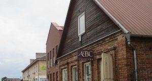 Uždaroma parduotuvė „ABC rankinės“. A. Mackuvienės nuotr.