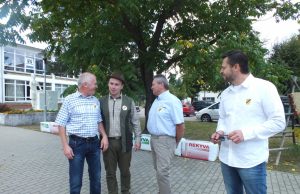 Kvieslių čempionate trečią vietą laimėjęs Rytis Andriuškevičius (antras iš kairės) kitąmet pakviestas varžytis Prancūzijoje. A.Minkevičienės nuotr.