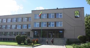 70-ies metų gyvavimo jubiliejų mini Obelių gimnazija: rugsėjo 9 d. 8 val. šventinę pamoką gimnazistams ves aštuoni įvairiose šalies mokyklose pedagogais dirbantys buvę gimnazijos auklėtiniai, 12 val. visi laukiami jubiliejaus iškilmėse sporto salėje. A. Mackuvienės nuotr.