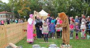 Vaikai pramogavo ir sūrelius su jogurtais skanavo.