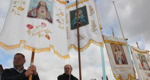 Eisena Nepriklausomybės aikštėje.