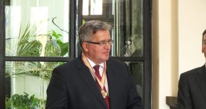 Lenkijos prezidentas Bronislavas Marija Komorovskis pernai rudenį Rokiškio krašto muziejuje per Krašto garbės piliečio vardo suteikimo ceremoniją. A. Minkevičienės nuotr.