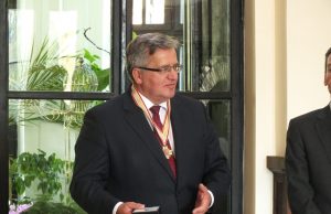 Rokiškis rengiasi sutikti garbingą svečią Lenkijos prezidentas Bronislavas Marija Komorovskis pernai rudenį Rokiškio krašto muziejuje per Krašto garbės piliečio vardo suteikimo ceremoniją. A. Minkevičienės nuotr.