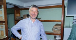 „Tyzenhauzų paveldo“ visuomeninės organizacijos vadovas Raimondas Sirgėdas džiaugėsi vertingais radiniais Ukrainos archyve. G. Kujelio nuotr.