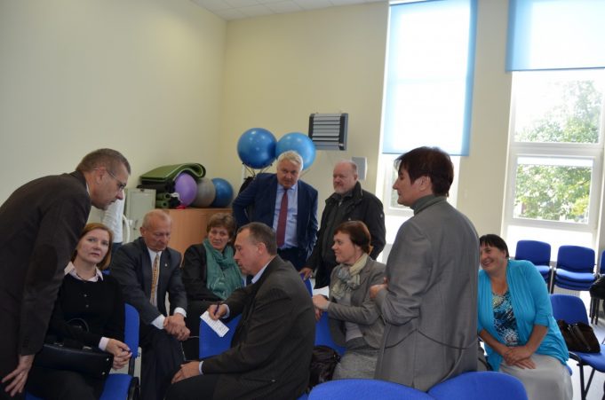 Dėl „Gastautos“ perkraustymo posėdyje daryta pertrauka. Po diskusijų Vitalija Vasiliauskaitė (sėdi kairėje) tarybos prašė nepadaryti nepataisomos klaidos. A. Minkevičienės nuotr.