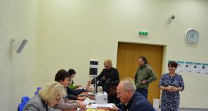 Savivaldybės salėje 8 val. prasidėjo išankstinis balsavimas. A.Minkevičienės nuotr.