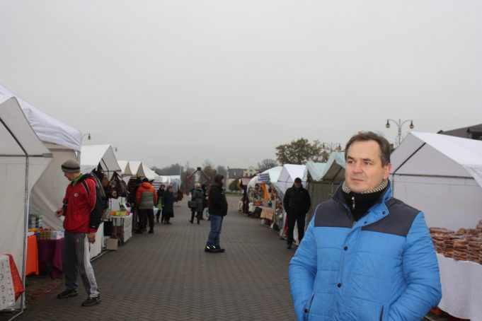 Algis Raginskas: „Rokiškio žmonės draugiški ir dosnūs, tik oras mugei pasitaikė prastas.“ A. Minkevičienės nuotr.