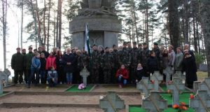 Kasmet per Vėlines Červonkoje (Latvija) pagerbiami kritusieji už laisvę. J. Paukštienės nuotr.