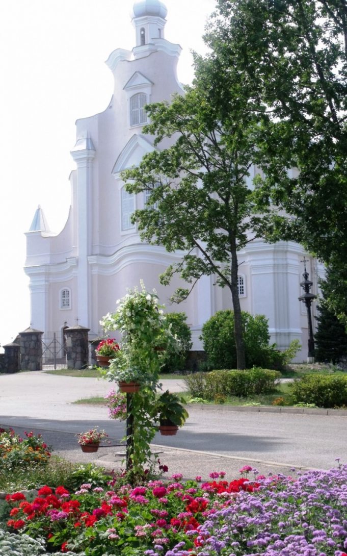 Gražios Jūžintų erdvės, skoningi gėlynai. Jūžintų seniūnijos archyvo nuotr.