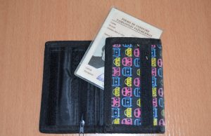 Senųjų vairuotojų pažymėjimų neliks Senuosiuos laminuotus vairuotojo pažymėjimus teks keisti. A. Minkevčienės nuotr.