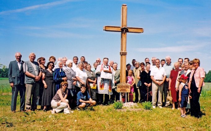 Buivydiškiai 2001 m. liepą Adomo Vilko sodyboje susirinko į pirmą kraštiečių susitikimą, 2005 m. birželį antrojo susibūrimo metu buvo pašventintas atstatytas Buivydžių kaimo kryžius, kurį sukūrė iš šio kaimo kilęs Vytautas Subačius.