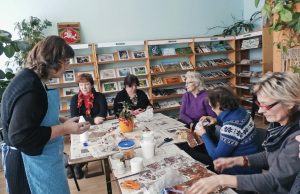 Pandėlio bibliotekoje tądien vyko dekupažo mokymai.