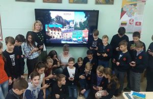 Tūbeliečiai lapkričio tema taip siunčia linkėjimus projekto partneriams į Boršą.