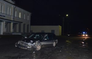 Avarijoje sudaužytas "mersedesas".A.Minkevičienės nuotr.