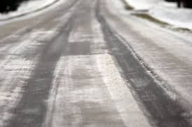 Slidus kelias - spąstai vairuotojams. Slidus kelias - spąstai vairuotojams.