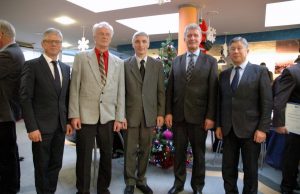 Iš kairės : Asociacijos "LINAVA" prezidentas Erlandas Mikėnas, Vidmantas Kurklietis, Ramūnas Blaževičius, Valentinas Repčys, asociacijos "LINAVA" generalinis sekretorius Vytautas Milėnas. L.Jakubauskienės nuotr..