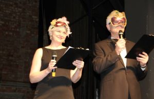 Festivalio atidarymas. Šventę skelbia renginio vedėjai, Rokiškio liaudies teatro aktoriai Raimonda Stankevičiūtė Vilimienė ir Antanas Rudokas. A.Minkevičienės nuotr.