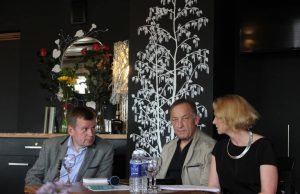 Poezijos puota "Sename Grafe": saksofonistas Petras Vyšniauskas (kairėje), Kornelijus Platelis ir