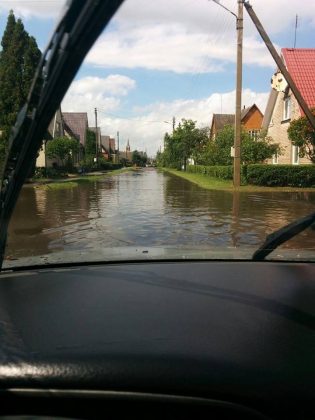 Gruodžio gatvę paskandino liūtis. J.Susnienės nuotr.