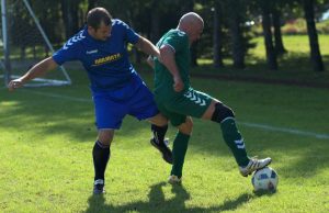 Miesto gimtadienį senjorai paminėjo gainiodami futbolo kamuolį