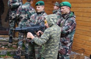 Sąskrydyje – mokomųjų ginklų žvangesys