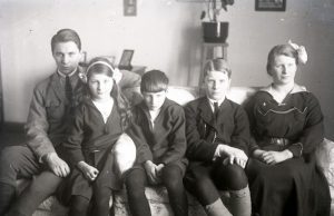 Rokiškio dvaras: „…kai nuo bijūnų būdavo šviesu…“