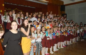 Rokiškio Juozo Tūbelio progimnazijoje – dainos ir sveikinimai mamoms