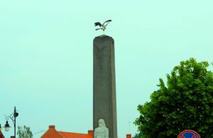 Nepriklausomi paukščiai - ant Nepriklausomybės paminklo. A.Minkevičienės nuotr.