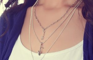 Kaklo papuošalai: į ką atkreipti dėmesį renkantis?