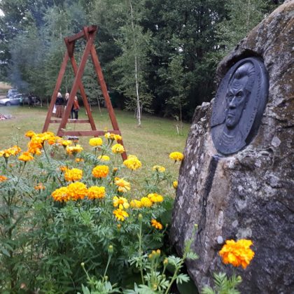 Paulius Širvys - jo poezijos mylėtojų glėbyje.A.Minkevičienės nuotr.