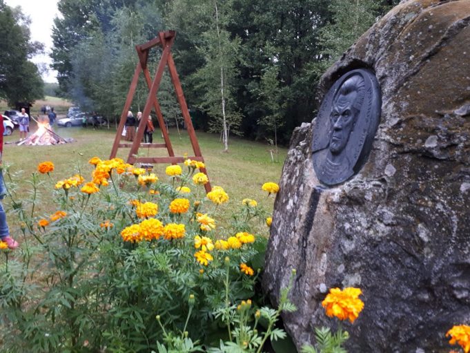 Paulius Širvys - jo poezijos mylėtojų glėbyje.A.Minkevičienės nuotr.