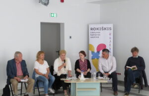 „Poezijos pavasario“ svečiai – pirmieji naujoje bibliotekos salėje