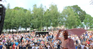 Marijonas Mikutavičius audrino gerbėjų minią Ilzenberge. A.Minkevičienės nuotr..