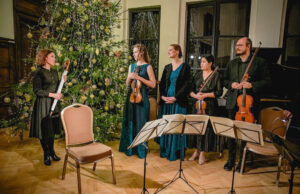 Šventinis detektyvas: kur dingo skėčiai?