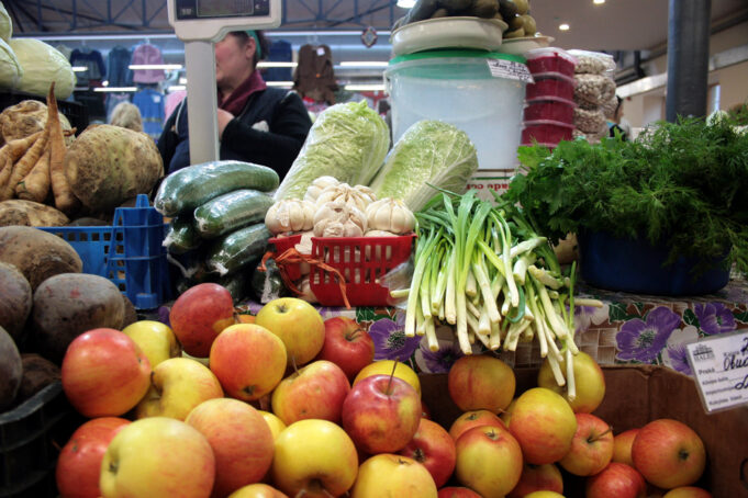 Gavę paramą pagal veiklos sritį „Parama trumpoms tiekimo grandinėms ir vietos rinkoms skatinti vietos lygmeniu“ pareiškėjai, užuot kovoję dėl vietos turgavietėse, gali įsigyti modernios, prekybai skirtos, įrangos, kuri leistų išlaikyti ir aukštą produkcijos kokybę. „Santarvės“ redakcijos archyvo nuotr.