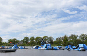 „AquaJump Rokiškis“ vandens batutų parkas uždaro sezoną.