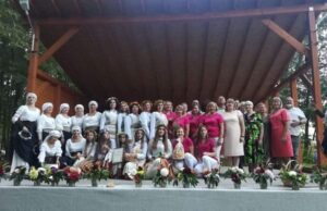 Žolinės tradicija Skemuose: iš žolynų išpuoštos gatvės